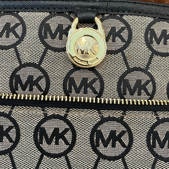 Michael Kors black and tan crossbody purse - Picture 4 of 6